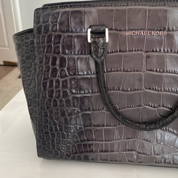 NWT Michael Kors Selma grey large satchel. - Picture 2 of 13